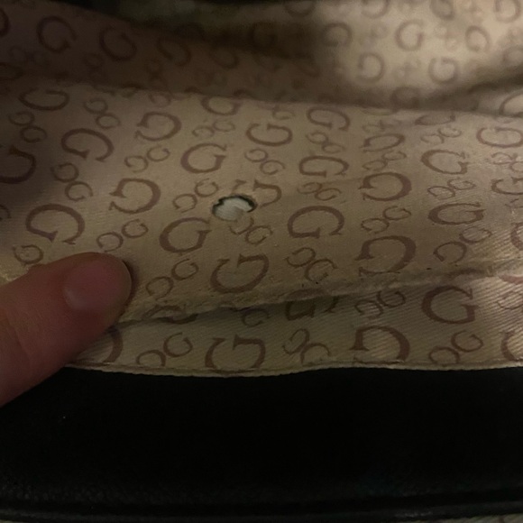 Guess Medium Black Purse - Picture 5 of 6
